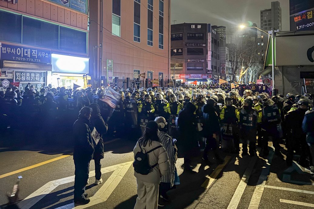 尹锡悦涉嫌内乱罪被正式逮捕 支持者冲击法院86人被捕