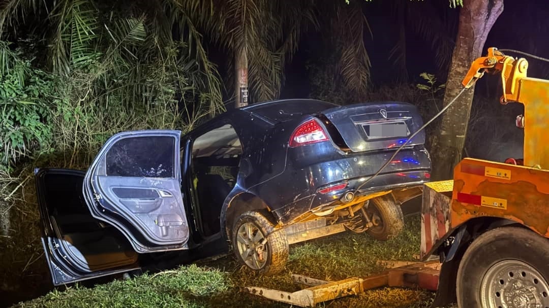 *已签发* 柔:汽车及休旅车相撞1死5伤 伤者包括1男婴