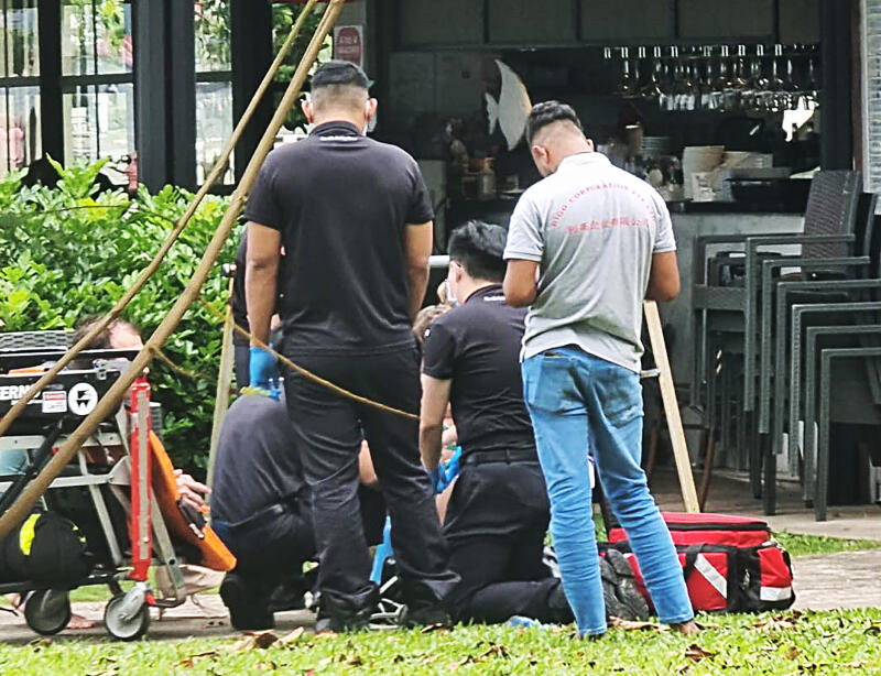 *已签发*柔:狮城二三事:樟宜海滩游泳被水母蛰伤 女童送院急救