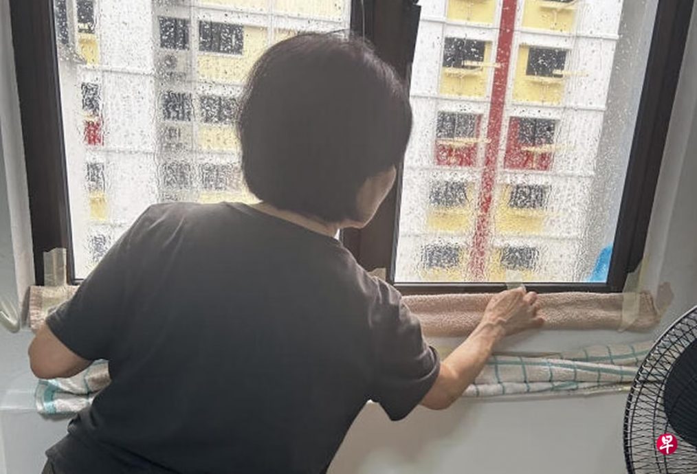 *已签发*柔:狮城二三事:狮城组屋楼顶水管损坏 居民:窗户下雨就渗水