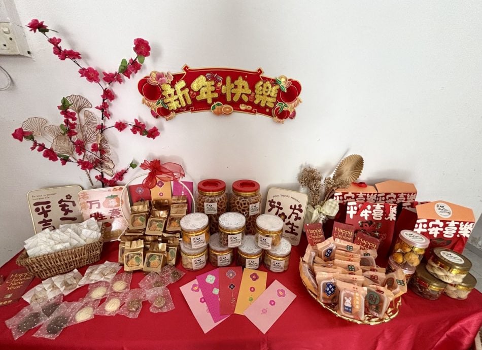 **已签发**柔:第三头条:无材料赞助又市场淡静,“出埃及之家”售年饼活动更挑战