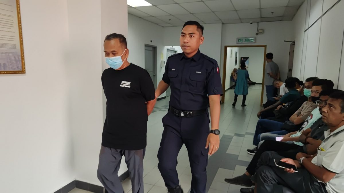 **已签发**柔:视频〡涉对6岁女童伸魔爪, 54岁褓母丈夫被控