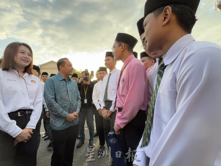 **已签发**柔:视频:头条之一:全柔计4万9980SPM考生,哥打丁宜水灾未影响进度