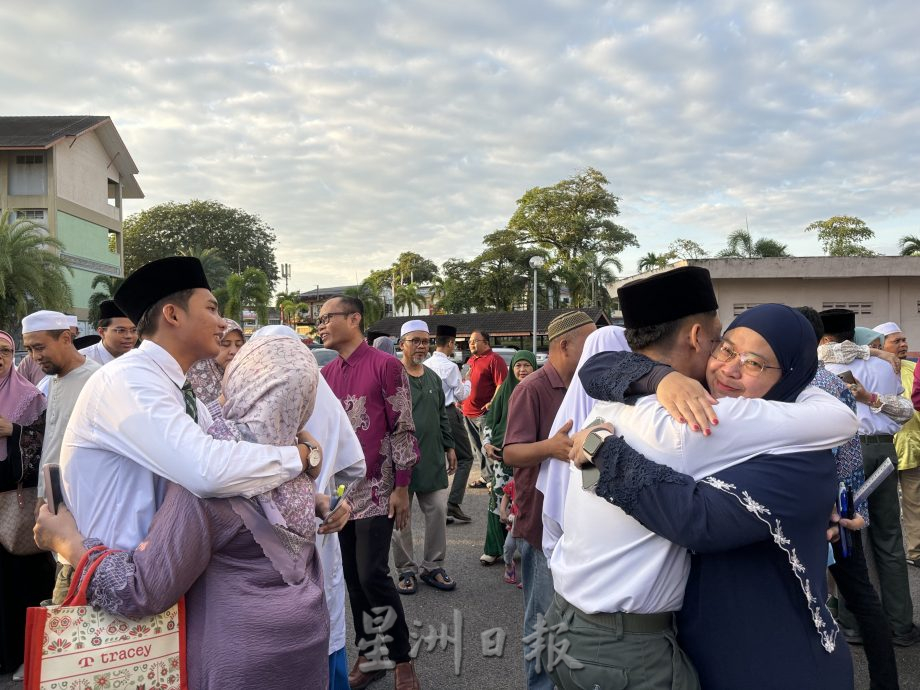 **已签发**柔:视频:头条之一:全柔计4万9980SPM考生,哥打丁宜水灾未影响进度