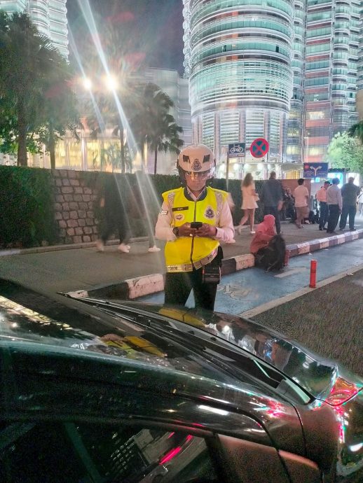 KLCC一带常违停引交通阻塞·市交警执法开63罚单