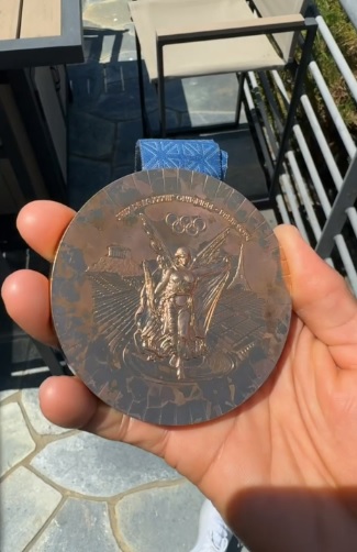 巴黎奥运奖牌掉色 逾百名选手退还更换