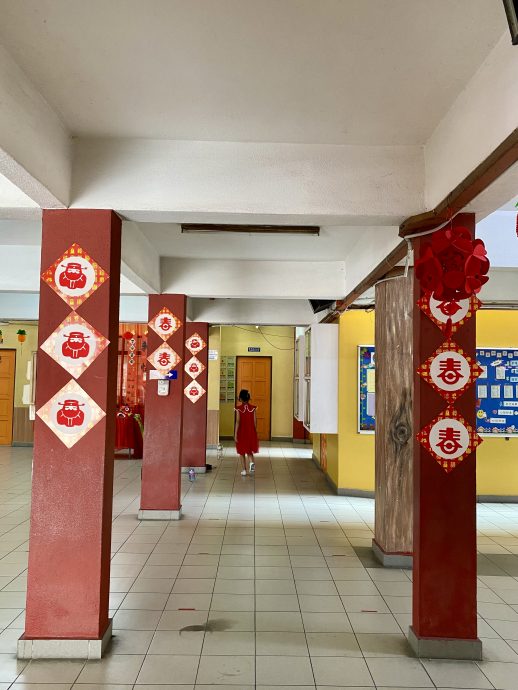 师长学生布置校园 培英变新春打卡点