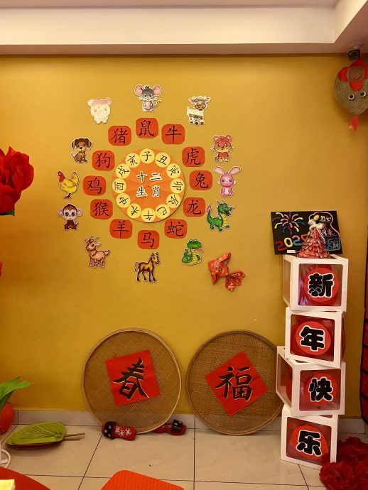 师长学生布置校园 培英变新春打卡点