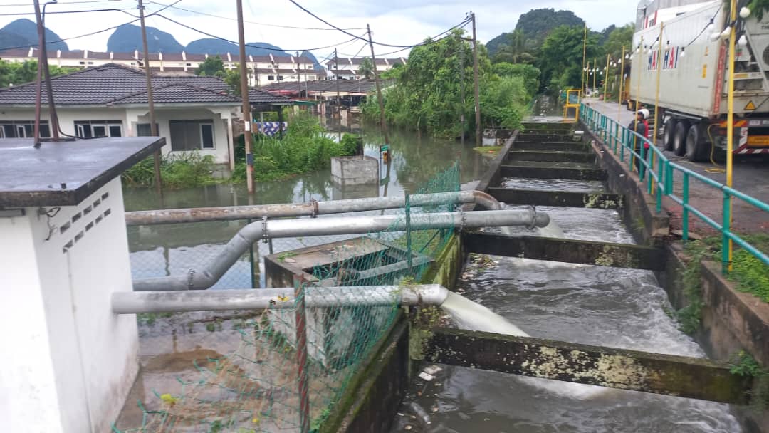 庞大雨量 排水不及 怡多区闪电水灾主因