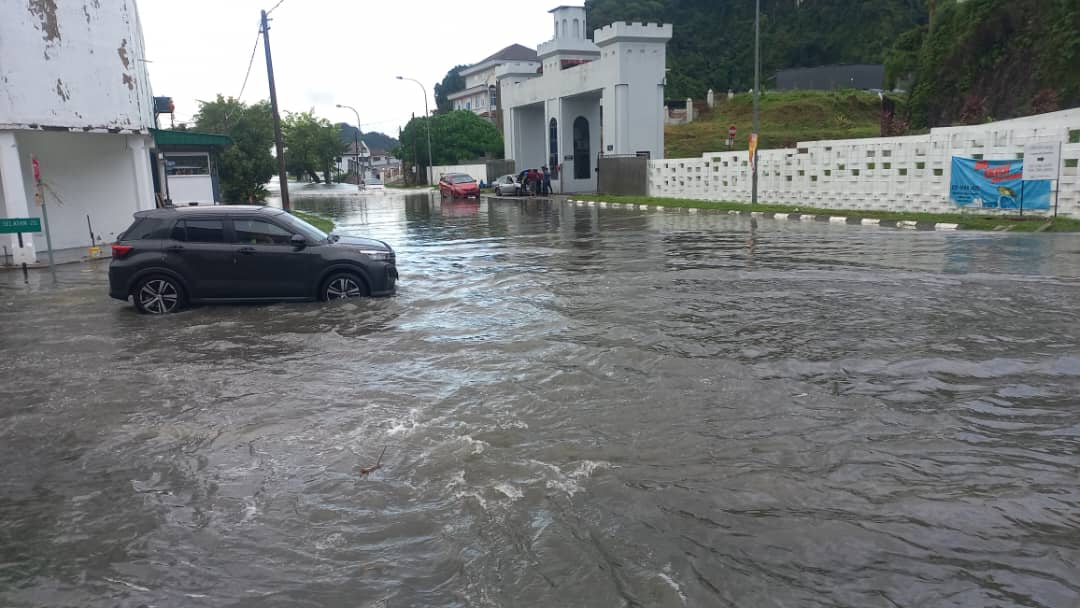 庞大雨量 排水不及 怡多区闪电水灾主因