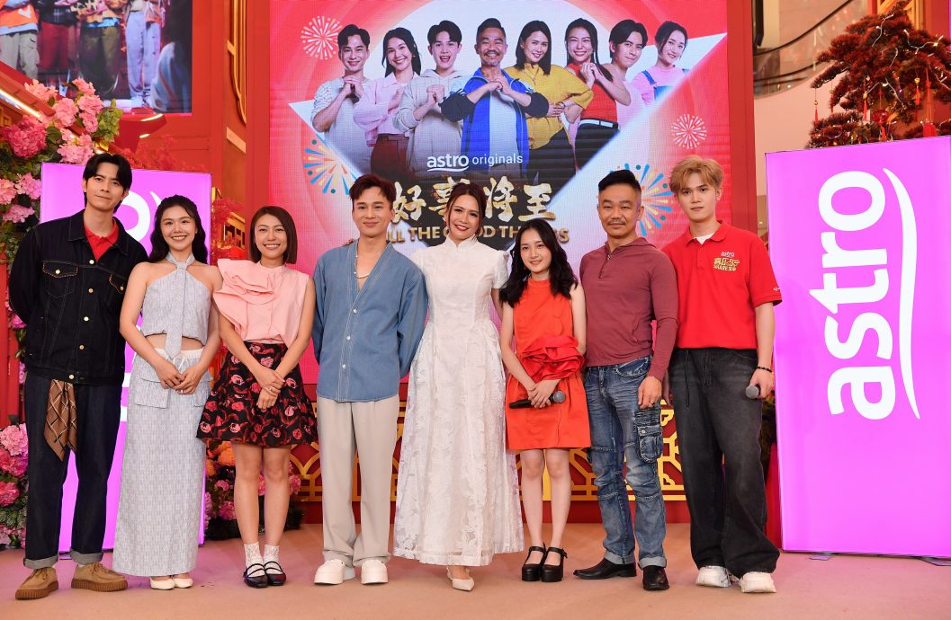 开老爷车上斜坡突没力 张哲通动用工作人员推车