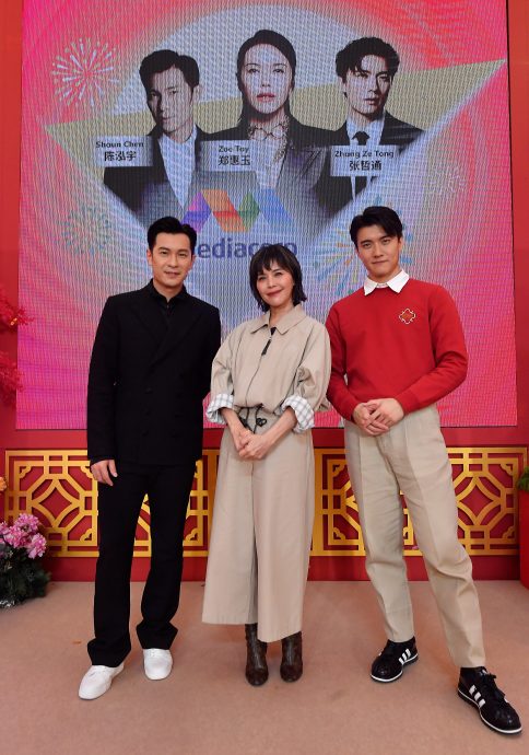 开老爷车上斜坡突没力 张哲通动用工作人员推车