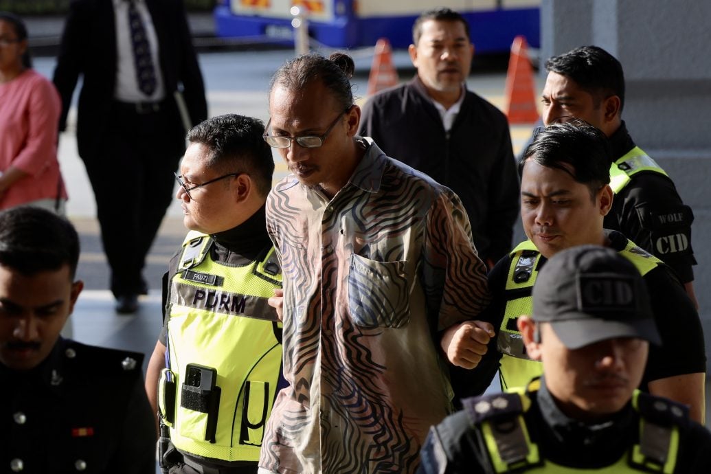 恐吓戏剧演员哈利男子面控认罪