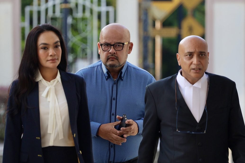 恐吓戏剧演员哈利男子面控认罪