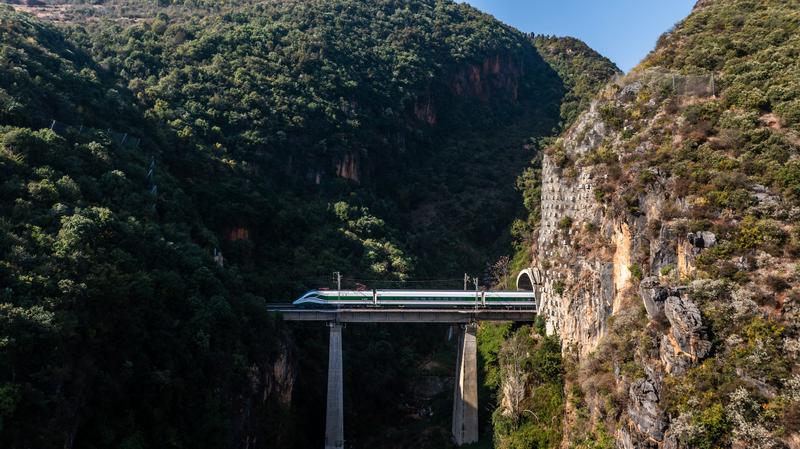 隐形的火车站  云南诸葛城站