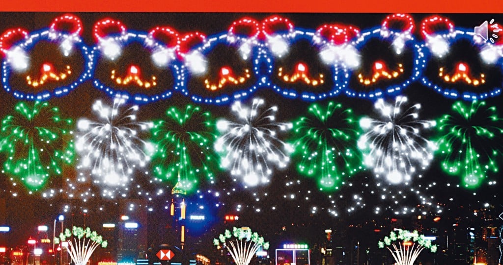 拚图)萌爆六宝熊猫烟花 大年初二闪耀维港