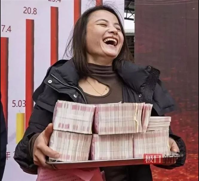 拼图两图)中国江西公司发3000万令吉年终奖