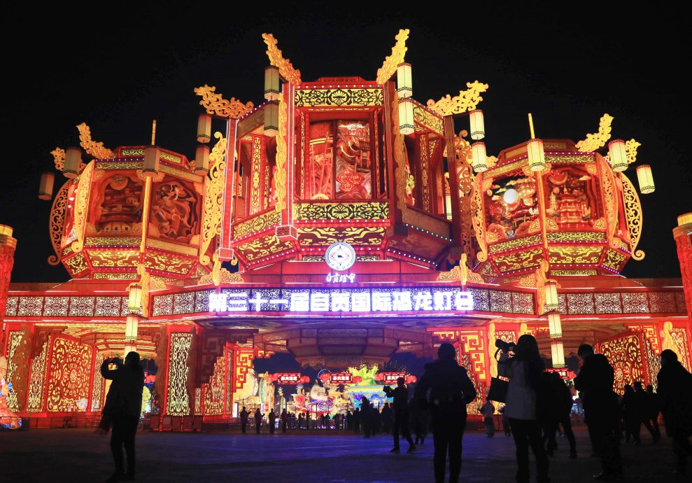 拼盘/第31届自贡国际恐龙灯会正式亮灯 喜迎八方来客