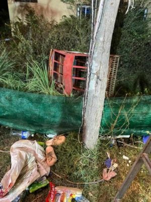 摩天轮座舱螺丝松动 高空坠落3少女重伤