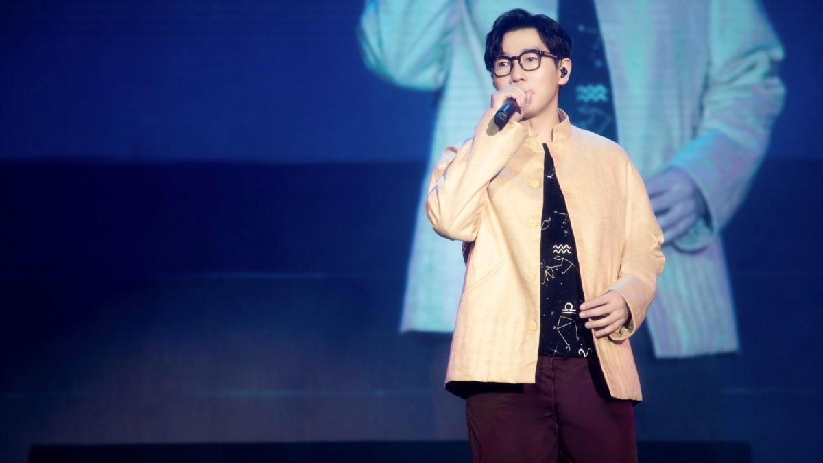 春节跟妻女分隔两地 品冠独自带儿回马过年