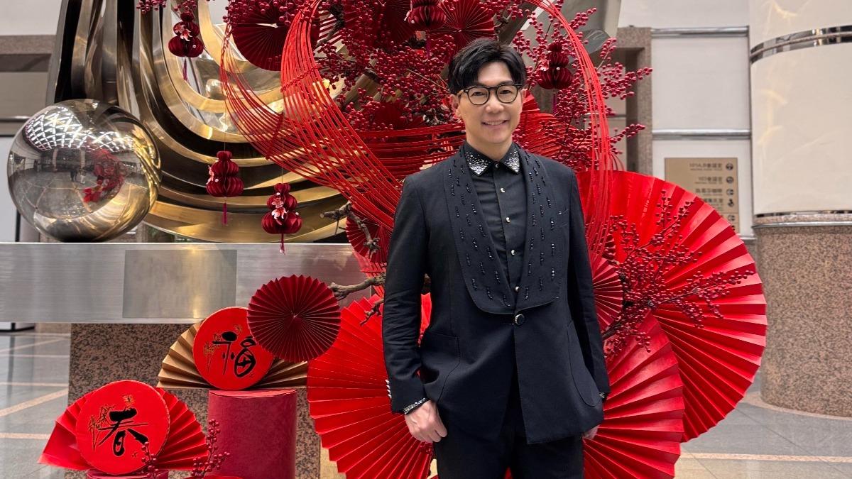 春节跟妻女分隔两地 品冠独自带儿回马过年