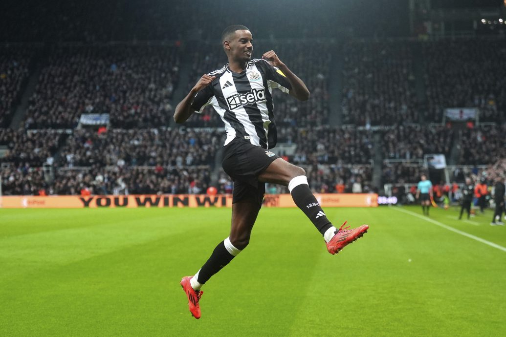 枪手步步逼近  红军要灭蜂返胜轨