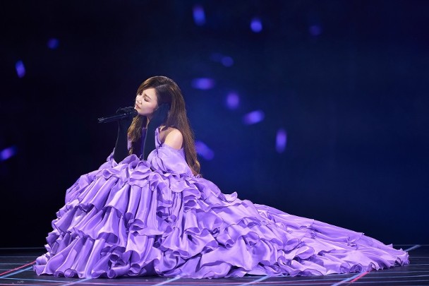 梁静茹25年首登央视春晚 现身联排大派爱心 