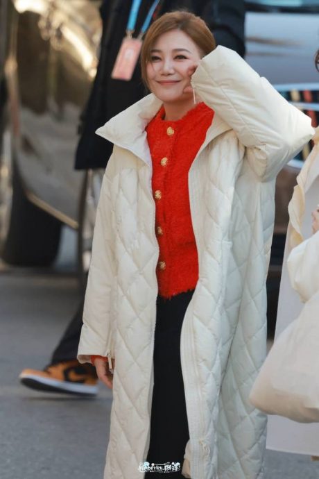 梁静茹25年首登央视春晚 现身联排大派爱心 