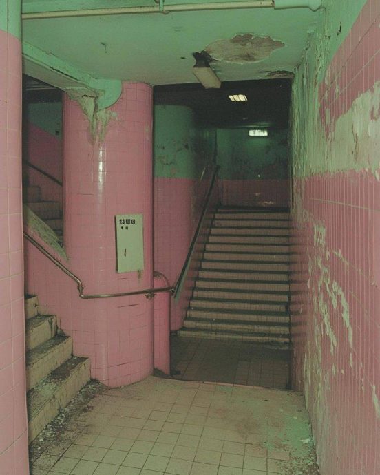 楼梯迷宫复刻自80年代福利院？ 《鱿鱼游戏》被爆仿血肉历史创作