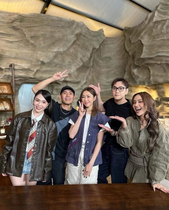 正式收工过年 胡定欣在马吃榴梿庆功