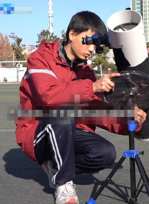 河南14岁少年自砌望远镜看月坑 成本竟……