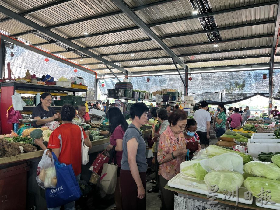 游子陆续回乡人气盛 新春前周末冲刺购年货