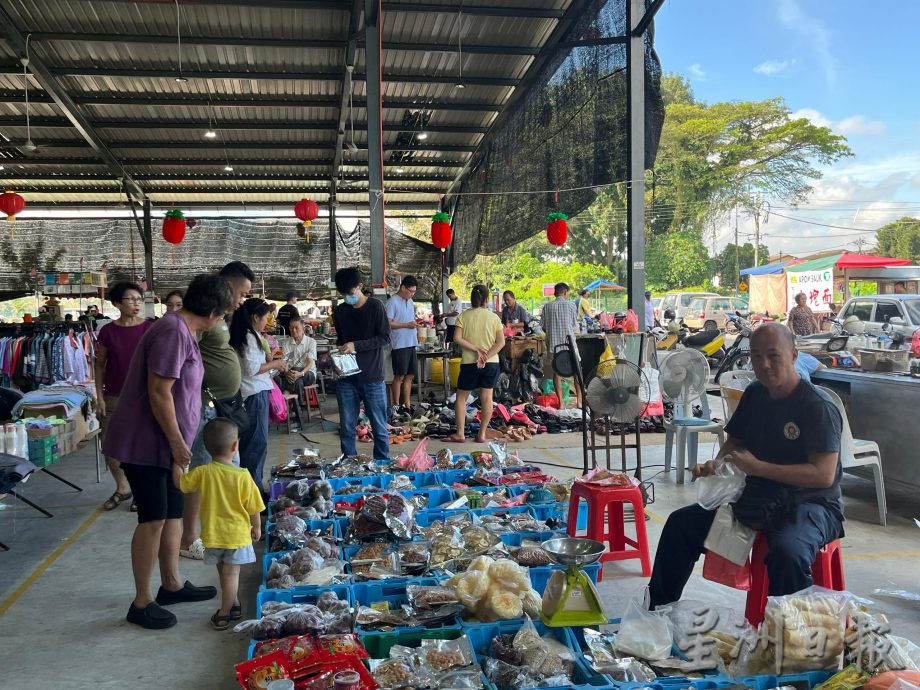 游子陆续回乡人气盛 新春前周末冲刺购年货