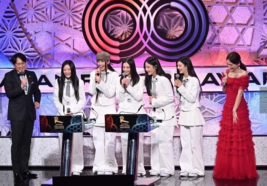 滨崎步隔21年登日唱片大赏舞台 NewJeans黑丝带悼念空难死者