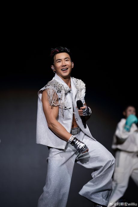 演唱会变“集体跳操” 刘畊宏粉丝:感觉被骗