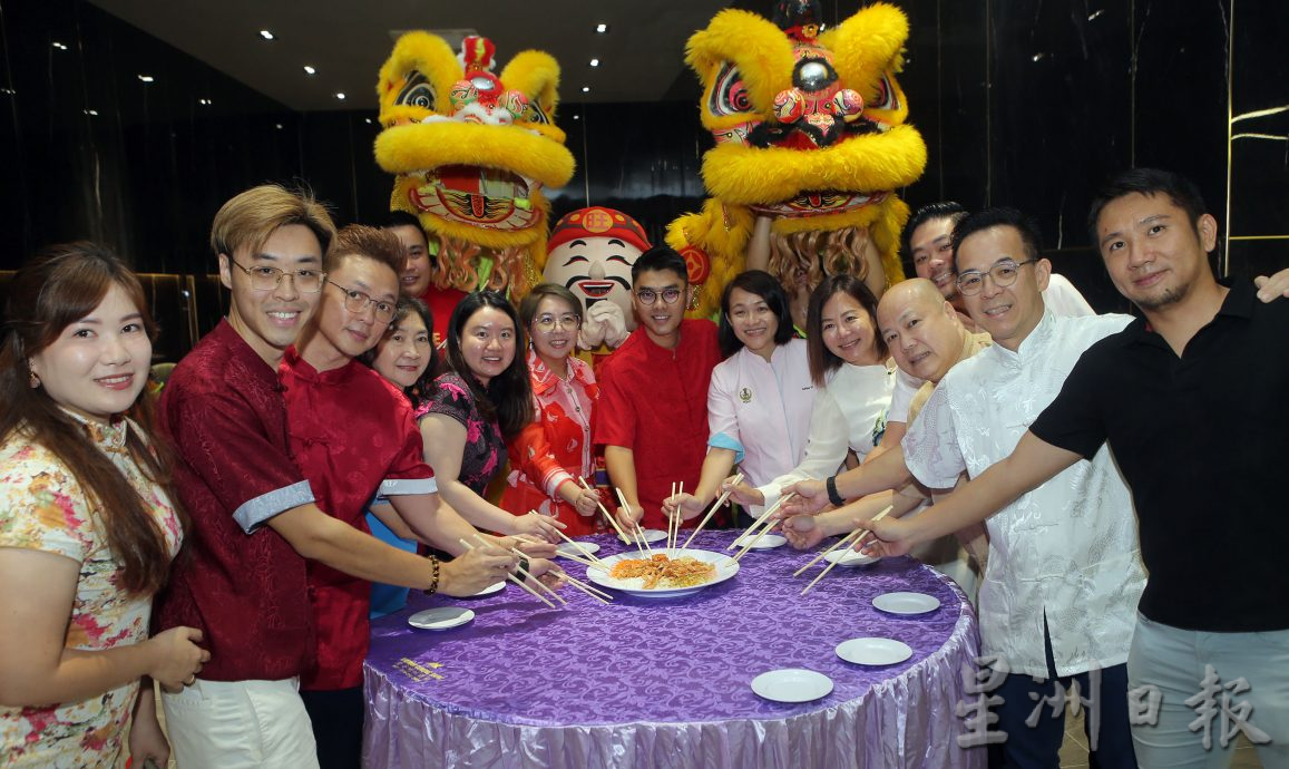 爱心之友新春团拜 60孩子共庆新年温情满满