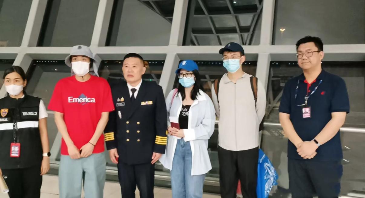 王星抵达上海未露面 同航班乘客:他最早下飞机