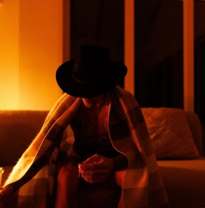 疑似家中呼麻照流出 小贾斯汀被批“荼毒小孩”