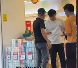 社会实验揭人性反应:看到钱,捡不捡?