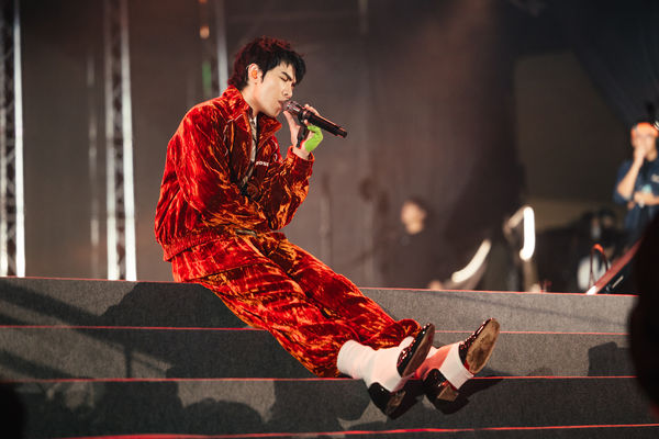 老婆获粉丝示爱 萧敬腾反应超有爱