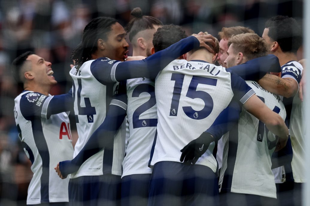 英联赛杯半决赛首回合| 时隔17天再交锋 热刺斗红军各要抢先机