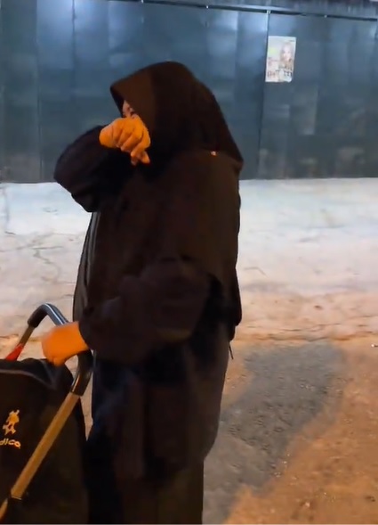 视频|半夜遇见母推自闭儿溜达 骑士：他们要去找1款面包