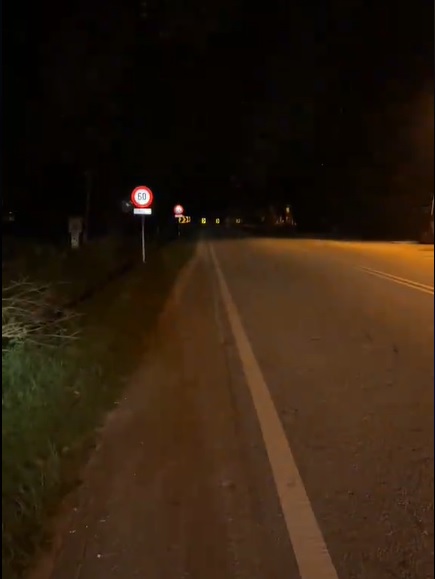 视频|半夜遇见母推自闭儿溜达 骑士：他们要去找1款面包