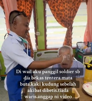 视频|失明老翁住院没人照顾 男护士主动喂食换尿片