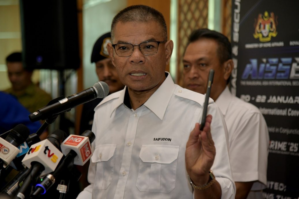 视频|赛夫丁：须依照法律规定 “警方不能随意检查民众手机”