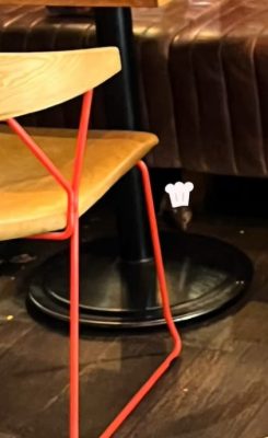 视频|连锁餐厅惊见“料理鼠王”！女子：请送它回家 