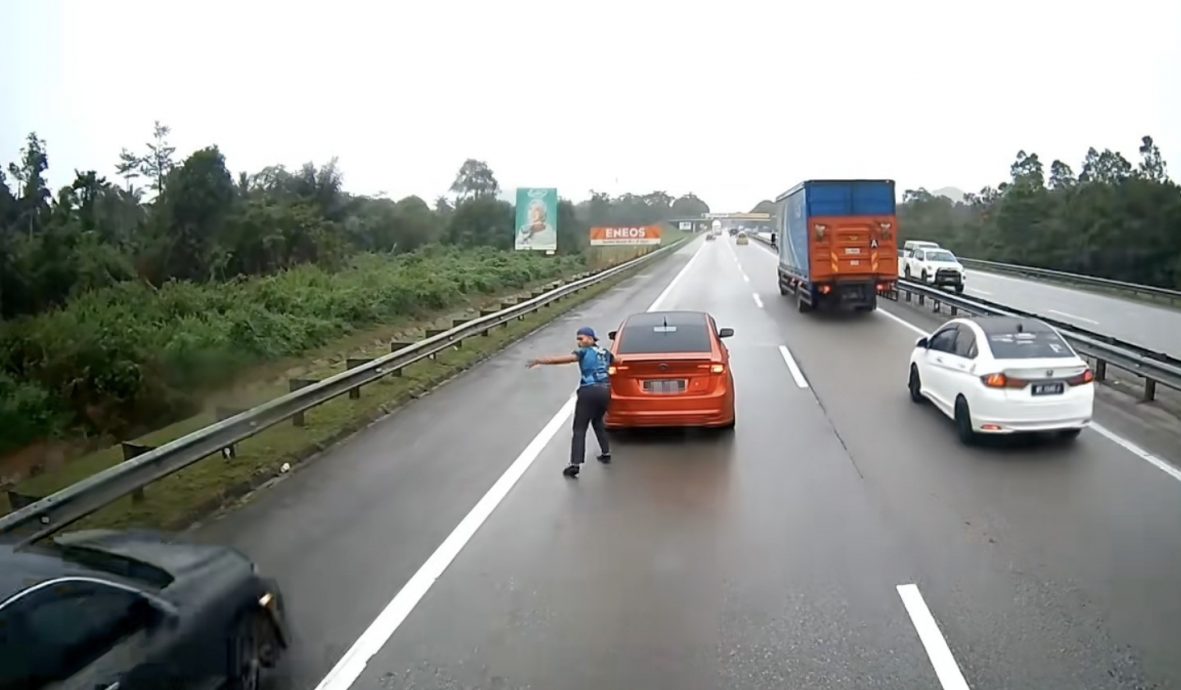 视频|途中遇汽车抛锚帮忙推车 “别再说罗里司机不好”