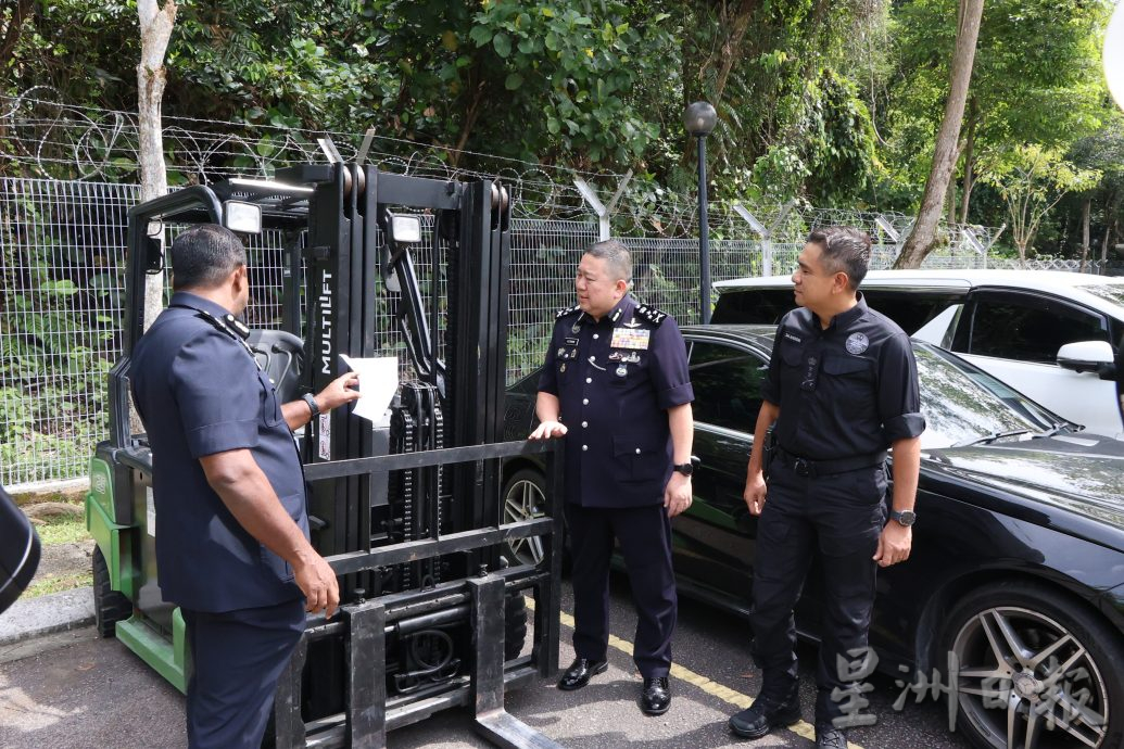 警方捣毁亿元炼毒厂 12嫌犯落网 