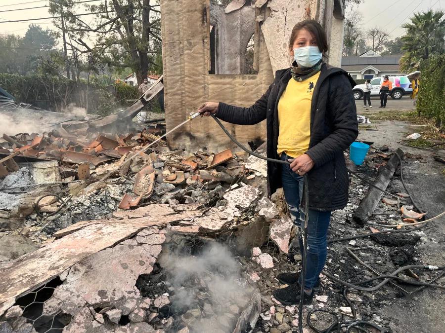 请优先用这则∕ 暖势力   拉美裔移民挺身而出  赶到洛杉矶火场救火