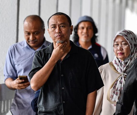 请删短//依斯瓦迪侮辱时任元首罪成罚款5000